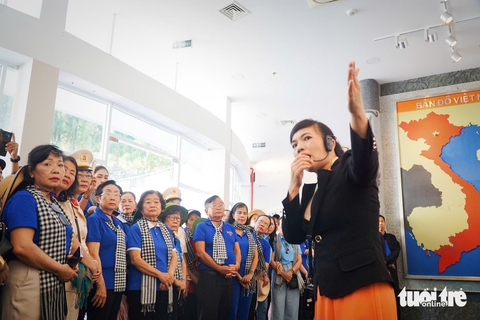 Tưởng niệm chiến sĩ Gạc Ma: Tròn 10 năm đặt viên đá đầu tiên xây khu tưởng niệm - Ảnh 5. 10 năm, hơn nửa triệu người đến viếng Khu tưởng niệm chiến sĩ Gạc Ma - Ảnh 5.