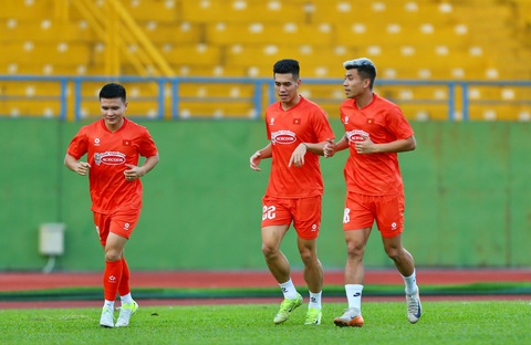 HLV Kim Sang Sik đau đầu với chấn thương - Ảnh 1.