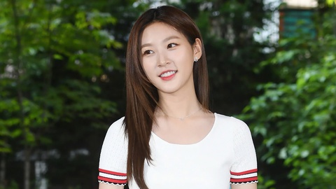 Kênh 'bóc phốt' mỉa mai Kim Soo Hyun, mẹ Kim Sae Ron trực tiếp lên tiếng - Ảnh 3. Kênh 'bóc phốt' mỉa mai Kim Soo Hyun, mẹ Kim Sae Ron lộ diện bất đắc dĩ - Ảnh 3.