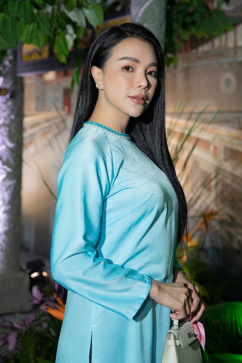 Sự nghiệp của Trà Ngọc Hằng trước khi bị cấm xuất cảnh - Ảnh 3.