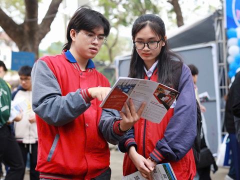 Lưu ý gì khi ôn thi tốt nghiệp, xét tuyển đại học 2025? Học nghề truyền thông có bị AI có chiếm chỗ? - Ảnh 9. Trường quân đội mở rộng tổ hợp xét tuyển; Trường công an điều chỉnh bài thi đánh giá - Ảnh 14.