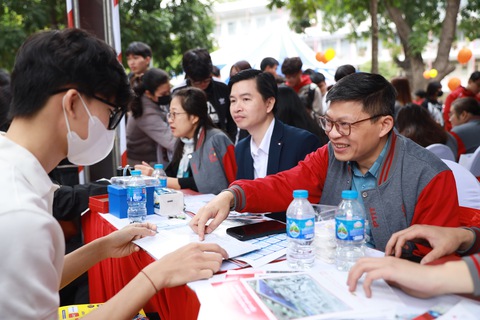 Lưu ý gì khi làm bài thi tốt nghiệp THPT năm 2025? - Ảnh 4. Trường quân đội mở rộng tổ hợp xét tuyển; Trường công an điều chỉnh bài thi đánh giá - Ảnh 13.