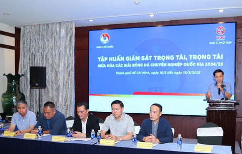 Một trợ lý trọng tài Giải hạng nhất không đạt kiểm tra thể lực - Ảnh 2.