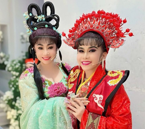 Kim Tử Long, Thoại Mỹ, Ngọc Huyền... vào mùa hát Lễ Kỳ yên - Ảnh 4. Kim Tử Long, Thoại Mỹ, Ngọc Huyền vào mùa hát lễ Kỳ yên rộn rã đình Cầu Quan, Cầu Muối - Ảnh 4.
