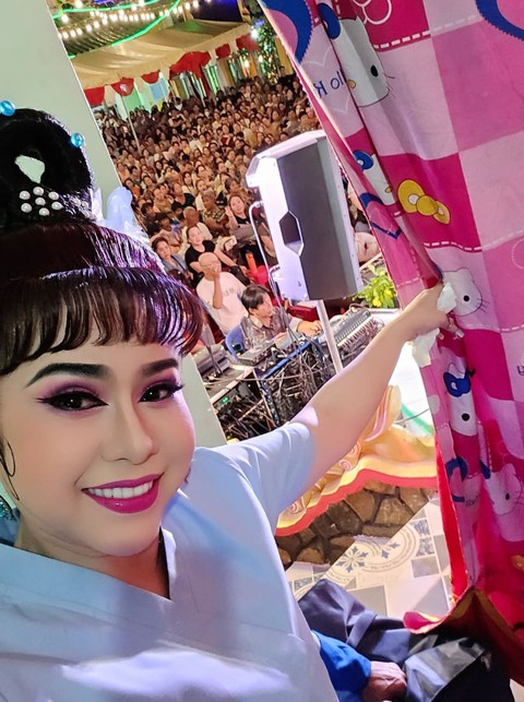 Kim Tử Long, Thoại Mỹ, Ngọc Huyền... vào mùa hát Lễ Kỳ yên - Ảnh 5. Kim Tử Long, Thoại Mỹ, Ngọc Huyền vào mùa hát lễ Kỳ yên rộn rã đình Cầu Quan, Cầu Muối - Ảnh 5.