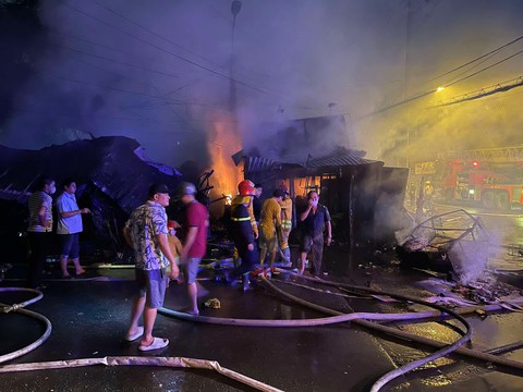 Chợ Thanh Đa, TP.HCM cháy lớn trong đêm - Ảnh 8.