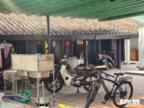Công trình xây trái phép trong nhà cổ Vương Hồng Sển được phá dỡ - Ảnh 7. Công trình xây trái phép trong nhà cổ Vương Hồng Sển được phá dỡ - Ảnh 7.