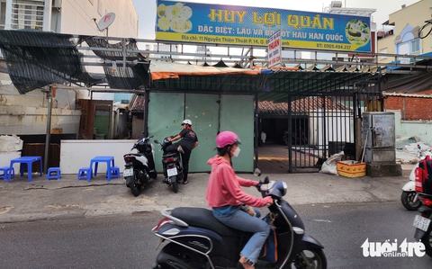 Công trình xây trái phép trong nhà cổ Vương Hồng Sển được phá dỡ - Ảnh 1. Công trình xây trái phép trong nhà cổ Vương Hồng Sển được phá dỡ - Ảnh 1.