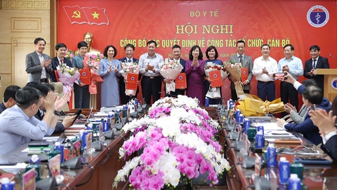 Tin tức sáng 18-3: - Ảnh 4. Tin tức sáng 18-3: Chi tiết 600 ô tô quân đội sẽ huy động cho lễ kỷ niệm 50 năm thống nhất đất nước - Ảnh 2.