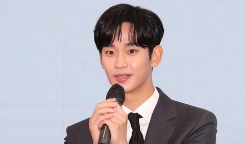 Dân mạng đào ảnh Kim Soo Hyun hẹn hò Kim Sae Ron vị thành niên, gia đình cô sẽ lật ván cờ?