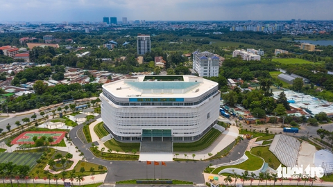 Top 11 công trình kiến trúc tiêu biểu có đền tưởng niệm Vua Hùng, Nhà hát Hòa Bình, Nhà Thiếu nhi - Ảnh 1. Ngắm 11 công trình kiến trúc nổi bật của TP.HCM 50 năm qua - Ảnh 1.