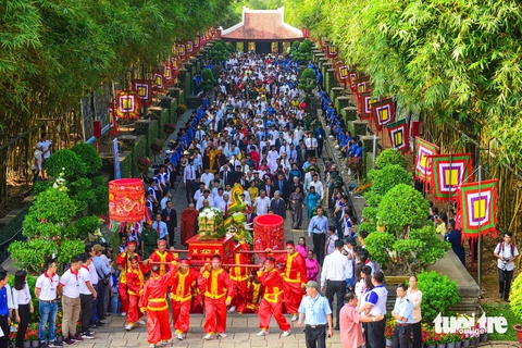 Top 11 công trình kiến trúc tiêu biểu có đền tưởng niệm Vua Hùng, Nhà hát Hòa Bình, Nhà Thiếu nhi - Ảnh 2. Top 11 công trình kiến trúc tiêu biểu có đền tưởng niệm Vua Hùng, Nhà hát Hòa Bình, Nhà Thiếu nhi - Ảnh 2.