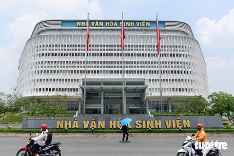 Top 11 công trình kiến trúc tiêu biểu có đền tưởng niệm Vua Hùng, Nhà hát Hòa Bình, Nhà Thiếu nhi - Ảnh 11. Ngắm 11 công trình kiến trúc nổi bật của TP.HCM 50 năm qua - Ảnh 9.