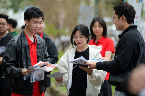 Hà Nội: Chỉ đạo không buông lỏng tổ chức ôn tập, đề xuất chỉnh lịch thi - Ảnh 1.