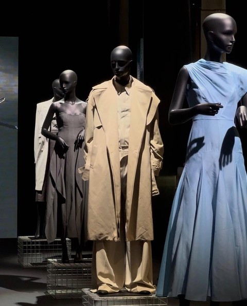 Phan Đăng Hoàng mang giấy dó 500 năm tuổi vào bộ sưu tập đến Milan Fashion Week - Ảnh 2. Phan Đăng Hoàng đưa giấy dó 500 năm tuổi vào bộ sưu tập tại Milan Fashion Week - Ảnh 2.
