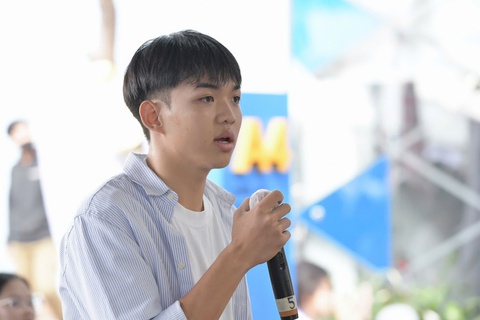'Rất nhiều thầy cô ở đây, hãy hỏi thật nhiều, tìm hiểu kỹ trước khi chọn trường, chọn ngành' - Ảnh 7. 'Rất nhiều thầy cô ở đây, hãy hỏi thật nhiều, tìm hiểu kỹ trước khi chọn trường, chọn ngành' - Ảnh 11.