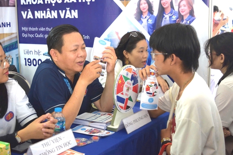 Lớp 7 đi ngày hội tư vấn tuyển sinh để 'chốt' ngành - Ảnh 2. Lớp 7 đi ngày hội tư vấn tuyển sinh để 'chốt' ngành - Ảnh 4.