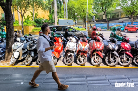 Đi bộ thong dong trên những vỉa hè ngăn nắp giữa lòng TP.HCM - Ảnh 3.