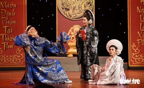 Khán giả dự đoán vai diễn của Quế Trân và Tú Sương trong vở Câu thơ yên ngựa - Ảnh 3. Quế Trân và Tú Sương sẽ đóng vai gì trong vở Câu thơ yên ngựa? - Ảnh 3.