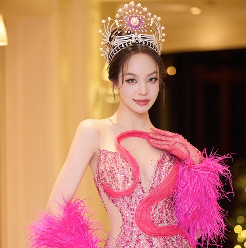 Thanh Thủy, Krystyna Pyszková hay Victoria Kjær Theilvig là Hoa hậu đẹp nhất thế giới? - Ảnh 1. Thanh Thủy, Krystyna Pyszková hay Victoria Kjær Theilvig là Hoa hậu đẹp nhất thế giới? - Ảnh 1.