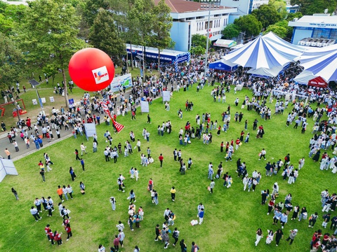 Lớp 7 đi ngày hội tư vấn tuyển sinh để 'chốt' ngành - Ảnh 2. Lớp 7 đi ngày hội tư vấn tuyển sinh để 'chốt' ngành - Ảnh 2.