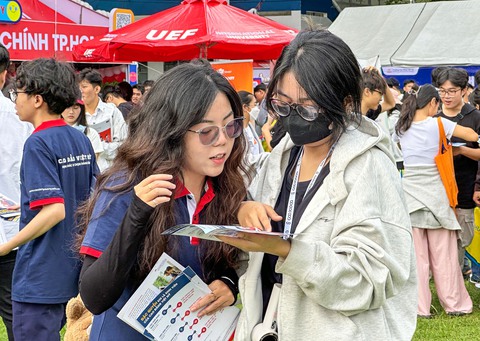 - Ảnh 7. Ngày hội Tư vấn tuyển sinh - hướng nghiệp 2025 qua 'lăng kính' của sinh viên truyền thông - Ảnh 7.