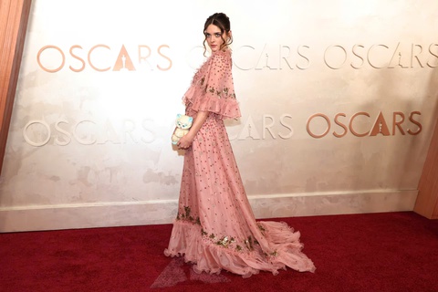 Lisa BlackPink, Ariana Grande, Demi More... tỏa sáng tại thảm đỏ Oscar 2025 - Ảnh 3. Lisa BlackPink, Ariana Grande, Timothée Chalamet và dàn sao lộng lẫy trên thảm đỏ Oscar 2025 - Ảnh 3.