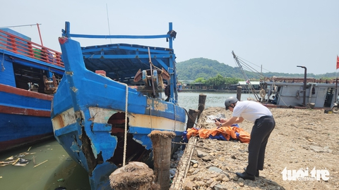 Ngư dân 'tố' nhóm bao chiếm mặt biển ném gạch, bom xăng vào tàu cá - Ảnh 1.