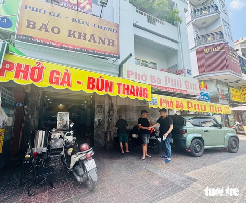 Bún thang Bảo Khánh cạnh phở bò Phú Gia: Giữ trọn tình yêu với ẩm thực quê hương - Ảnh 5. Có một quán bún thang Bảo Khánh, nằm ngay cạnh phở bò Phú Gia - Ảnh 5.