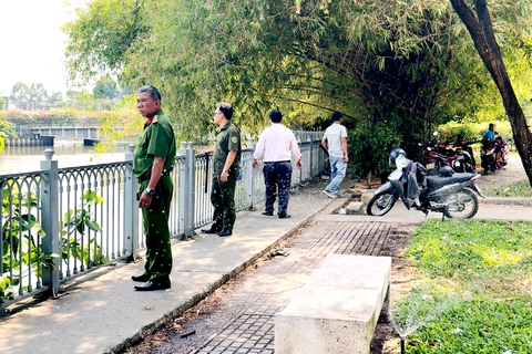 5 phường sẽ tuần tra vụ 'ná thủ' bắn cá trên kênh Nhiêu Lộc - Thị Nghè - Ảnh 4.