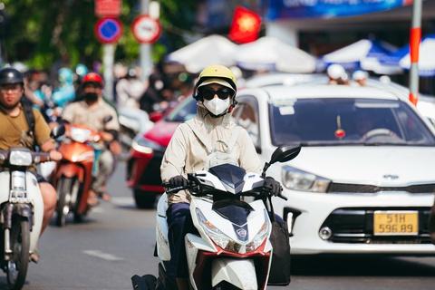 Nắng bao trùm Đông Nam Bộ, khắp nơi nóng hầm hập - Ảnh 1.