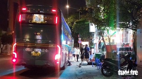 Nhiều xe khách lại chạy sai lịch trình đón khách, bao giờ mới xử lý dứt điểm? - Ảnh 3.