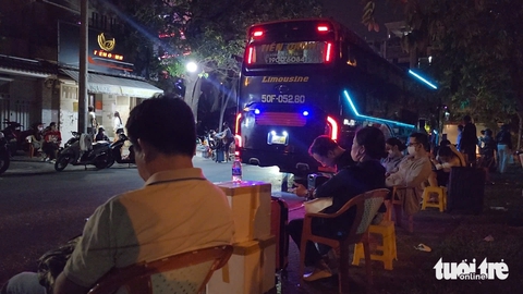 Nhiều xe khách lại chạy sai lịch trình đón khách, bao giờ mới xử lý dứt điểm? - Ảnh 2.