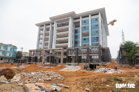 Tòa nhà hành chính TP Đông Hà 227 tỉ, xây vừa xong thì bỏ cấp huyện, sẽ dùng làm gì? - Ảnh 4.