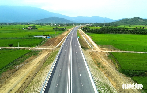 Cận cảnh cao tốc Vân Phong - Nha Trang dự kiến khai thác vào dịp 30-4 - Ảnh 3. Cận cảnh cao tốc Vân Phong - Nha Trang sắp 'về đích, dự kiến khai thác dịp 30-4 - Ảnh 3.