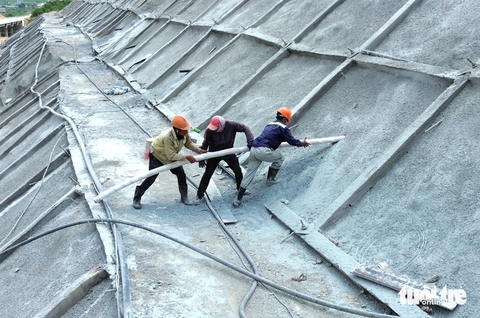 Cận cảnh cao tốc Vân Phong - Nha Trang dự kiến khai thác vào dịp 30-4 - Ảnh 8. Cận cảnh cao tốc Vân Phong - Nha Trang sắp về đích, dự kiến khai thác dịp 30-4 - Ảnh 7.