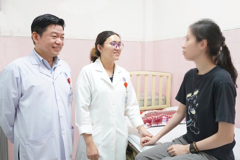 Điều trị cho bé gái 14 tuổi mắc bệnh hiếm gặp nhưng người nhà tưởng bị