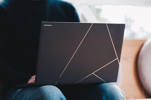 ASUS ra mắt laptop AI 16 inch mỏng nhẹ trang bị chip AMD - Ảnh 1.