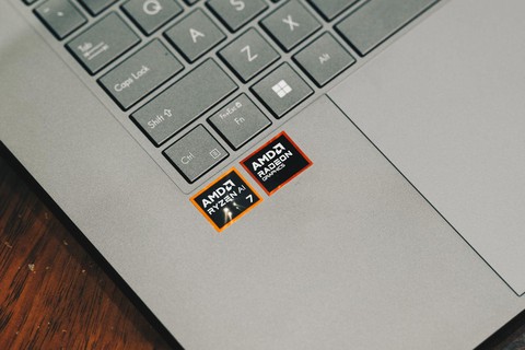 ASUS ra mắt laptop AI 16-inch mỏng nhẹ trang bị chip AMD - Ảnh 4.