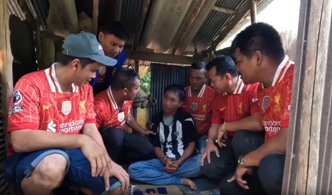 Cảnh sát chìm ‘fan Liverpool’ bắt fan Newcastle buôn ma túy - Ảnh 1.