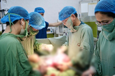 Xơ hóa hoàn toàn tử cung, người phụ nữ U60 đón con đầu lòng khỏe mạnh - Ảnh 1. Xơ hóa hoàn toàn tử cung, người phụ nữ U60 đón con đầu lòng khỏe mạnh - Ảnh 1.