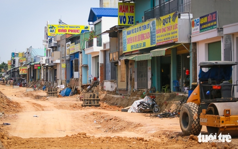 Nền cao hơn mặt đường 3m, người dân dự án vành đai 3 Tân Vạn bắc thang vô nhà - Ảnh 5.