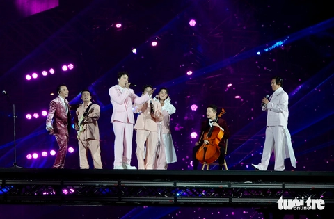 33 anh tài hội tụ tại concert Anh trai vượt ngàn chông gai: 'Thủng nóc, bay trần, tung trời đất' - Ảnh 6. 33 anh tài hội tụ tại concert Anh trai vượt ngàn chông gai: 'Thủng nóc, bay trần, tung trời đất' - Ảnh 5.