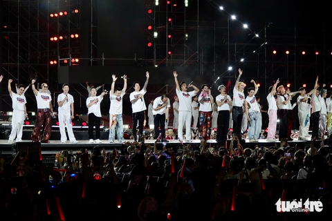 33 anh tài hội tụ tại concert Anh trai vượt ngàn chông gai: 'Thủng nóc, bay trần, tung trời đất' - Ảnh 8. Concert Anh trai vượt ngàn chông gai: 'Thủng nóc, bay trần, tung trời đất' - Ảnh 10.