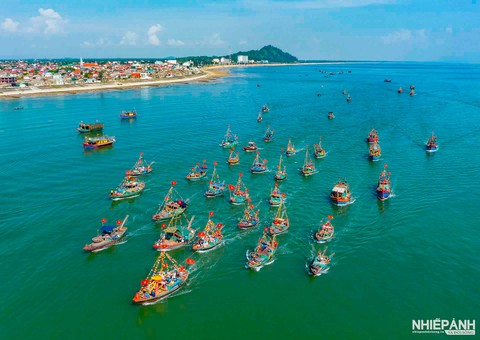 Phát động cuộc thi ảnh nghệ thuật Tổ quốc bên bờ sóng 2025 - Ảnh 8. Phát động cuộc thi ảnh nghệ thuật Tổ quốc bên bờ sóng 2025 - Ảnh 8.