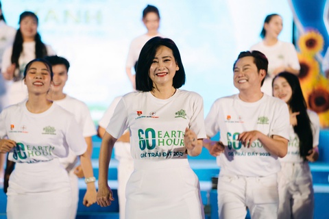 H'Hen Niê cùng dàn hoa, á hậu kêu gọi hưởng ứng chiến dịch Giờ Trái đất năm 2025 - Ảnh 3. H'Hen Niê và nhiều người đẹp kêu gọi hưởng ứng Giờ Trái đất 2025 - Ảnh 4.