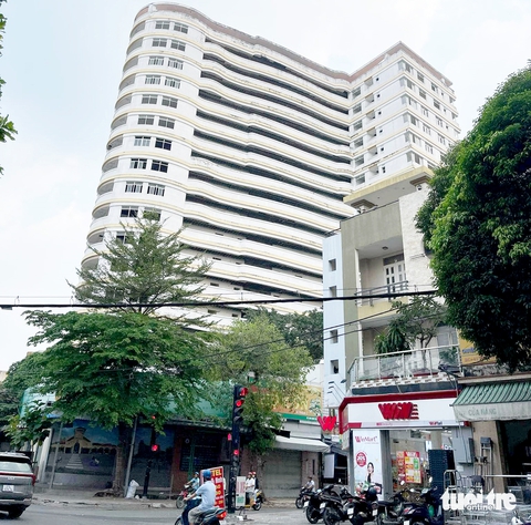 'Chung cư ma' giữa thành phố: Người mua nhà tuyệt vọng đợi chờ - Ảnh 1. 'Chung cư ma' giữa thành phố: Người mua nhà tuyệt vọng đợi chờ - Ảnh 1.