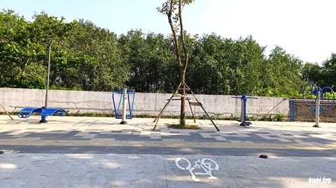 Vỉa hè bên sông có nhà vệ sinh tự động, lối dành riêng cho xe đạp, đi dạo - Ảnh 5.