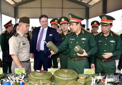 Khánh thành thao trường huấn luyện xử lý vật liệu nổ do Mỹ viện trợ - Ảnh 1.