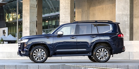 'Thế giới ngầm' bán xe sang Toyota - Kỳ 1: Muốn có xe, phải lót tay 800 triệu đồng - Ảnh 3. 'Thế giới ngầm' bán xe sang Toyota: Muốn có xe, phải lót tay 800 triệu đồng - Ảnh 4.